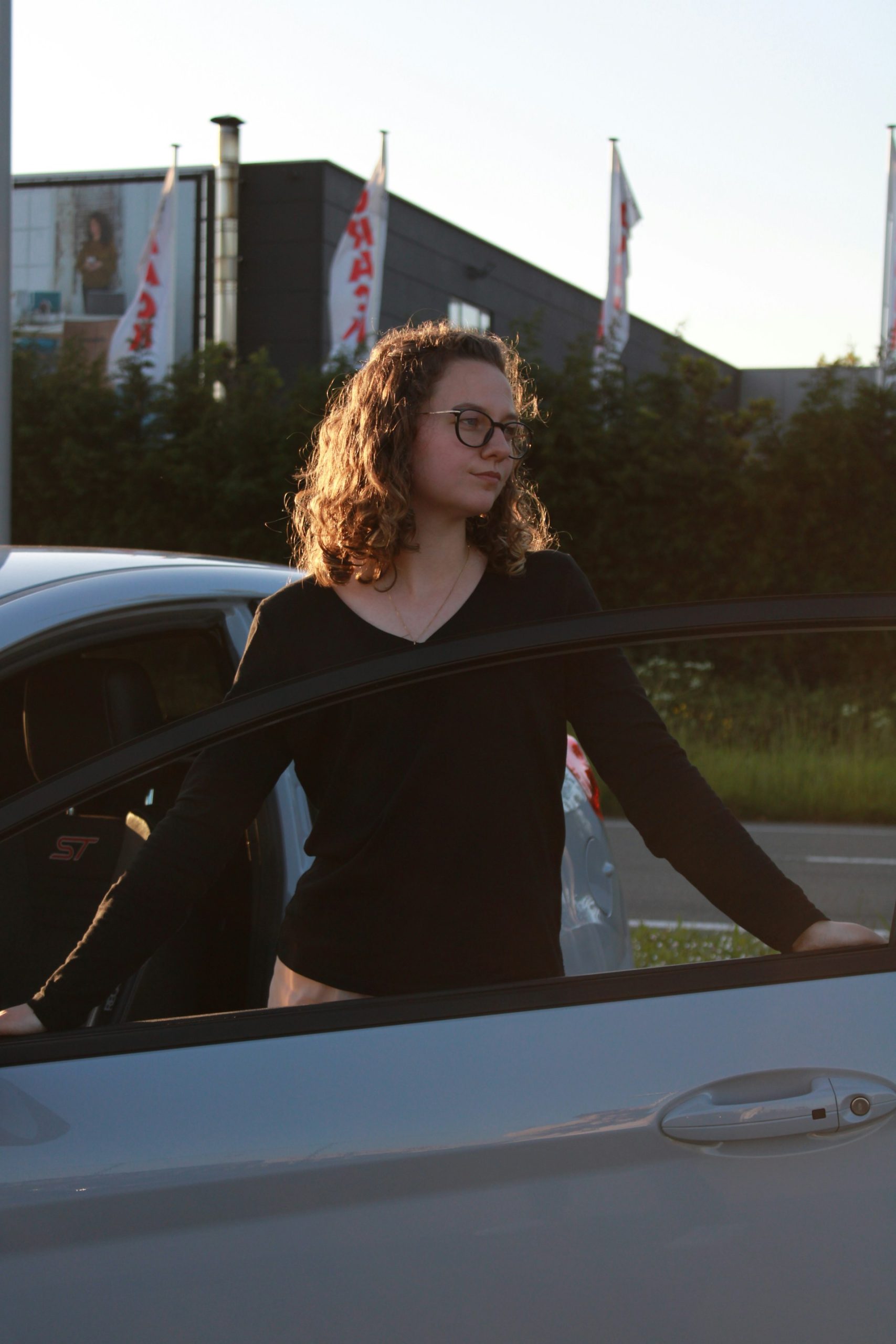 Naše autoškola v Hradci Králové nabízí flexibilní časy a vyzvedávání, které jsou již zahrnuty ve službách v ceníku
