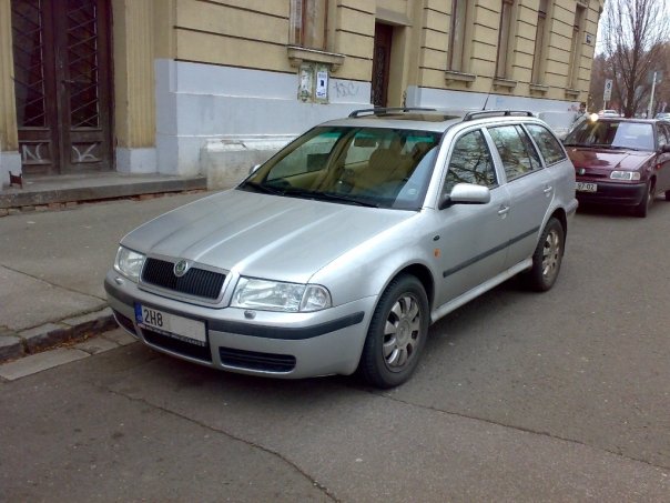 Disponujeme výukovým vozidlem Octavia 1. generace vhodným pro získání jistoty na silnicích