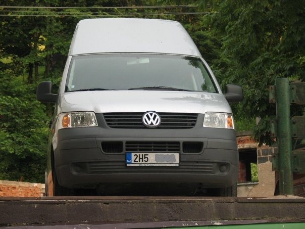 Pro získání zkušeností s většími vozidly máme k dispozici také VW Transporter